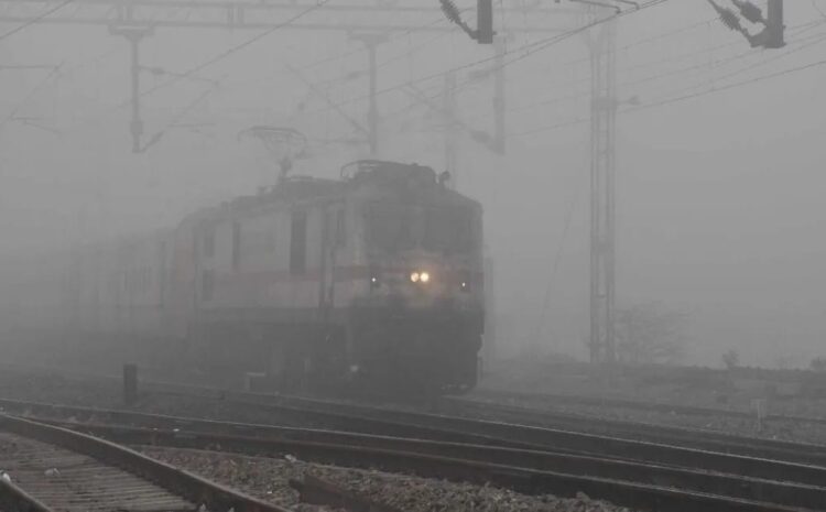  कोहरे ने रोकी इन ट्रेनों और फ्लाइटों की रफ्तार,दिल्ली में बढ़ी प्रदूषण का हाई स्तर