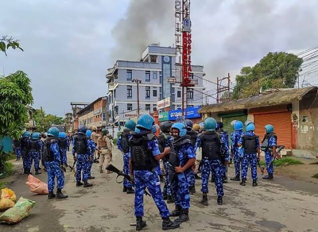  मणिपुर में नई सरकार के गठन होते हीं हालात हुआ बेकाबू!कुकी समुदाय और पुलिस के बीच झड़प