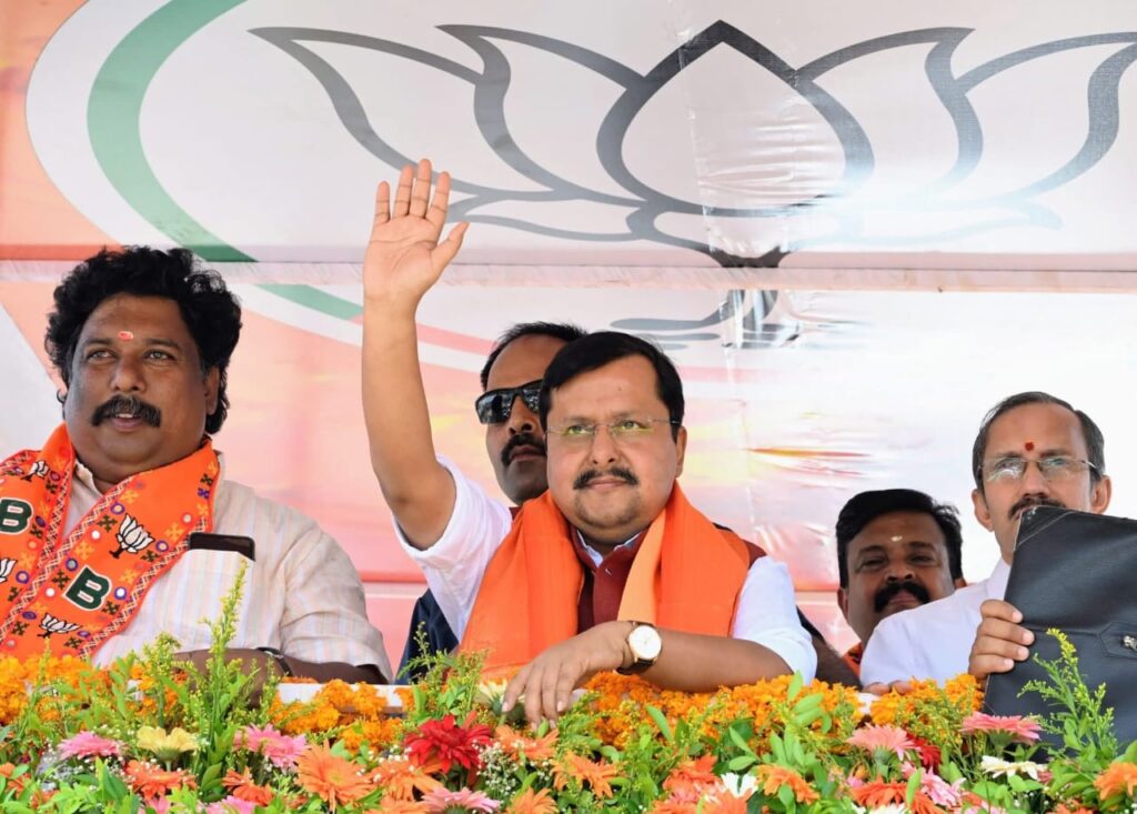 केरल चुनाव के लिए बीजेपी ने जारी किया मेनिफेस्टो,मुफ्त में दी जाएगी LPG सिलेंडर! 1 1000037151