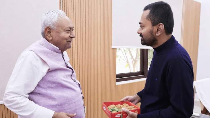 नीतीश कुमार के लिए रो रहे है कार्यकर्ता,बिहार को नहीं मिलेगा ऐसा सीएम 1 1000429988