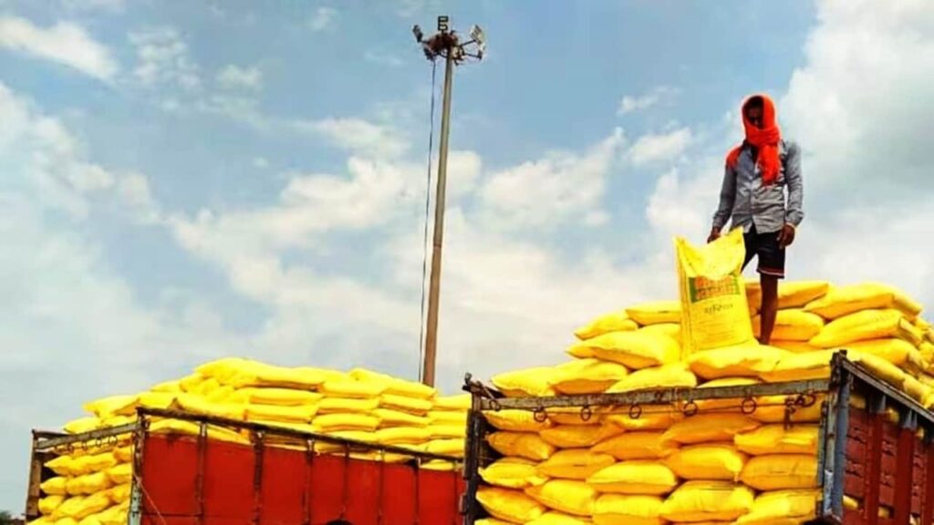 किसानों को नहीं होगी खाद की कमी,सरकार ने तैयारी की पूरी 1 1000703069