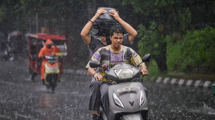 मौसम ने अचानक बदली करवट,कई राज्यों में बारिश का अलर्ट हुआ जारी 1 1000703773