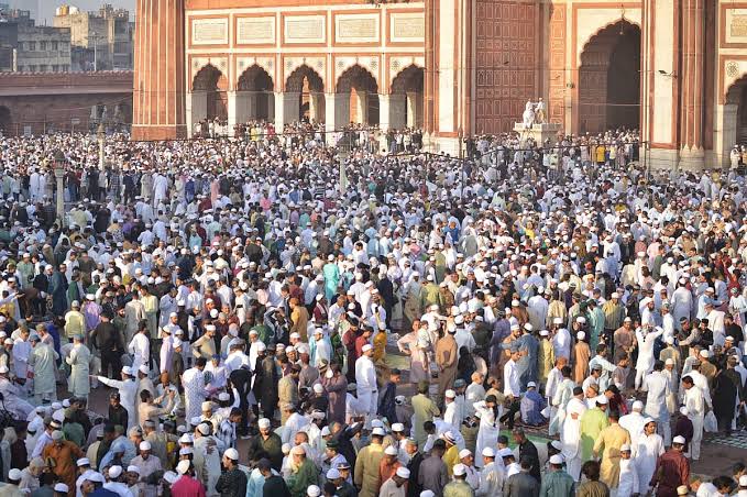  आज देशभर में ईद-उल-फितर की दिख रही है धूम,सुरक्षा का दिख रहा पुख्ता इंतजाम