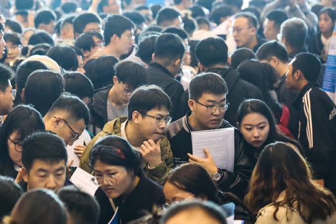 डगमगा गई चीन की चमकती अर्थव्यवस्था,खाली हो रहा है सरकारी खजाना 1 1000039018