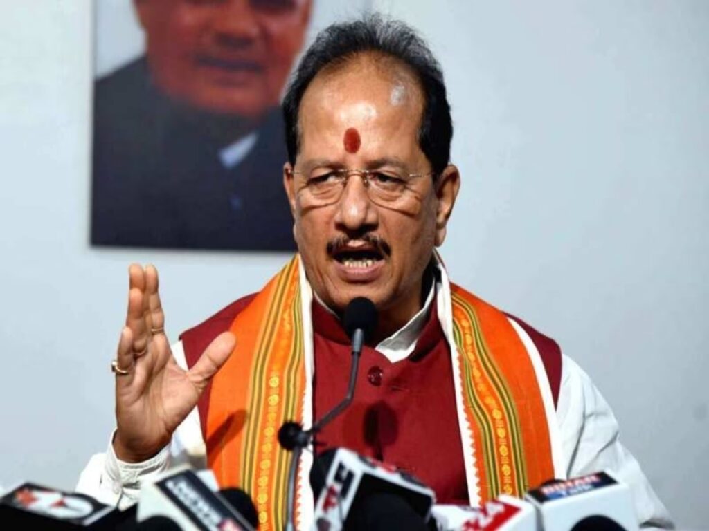 मंगल पांडे को नई सरकार में मिलेगी बड़ी जिम्मेदारी,विजय सिन्हा होंगे बड़े मंत्रालय के दावेदार 1 1000041928