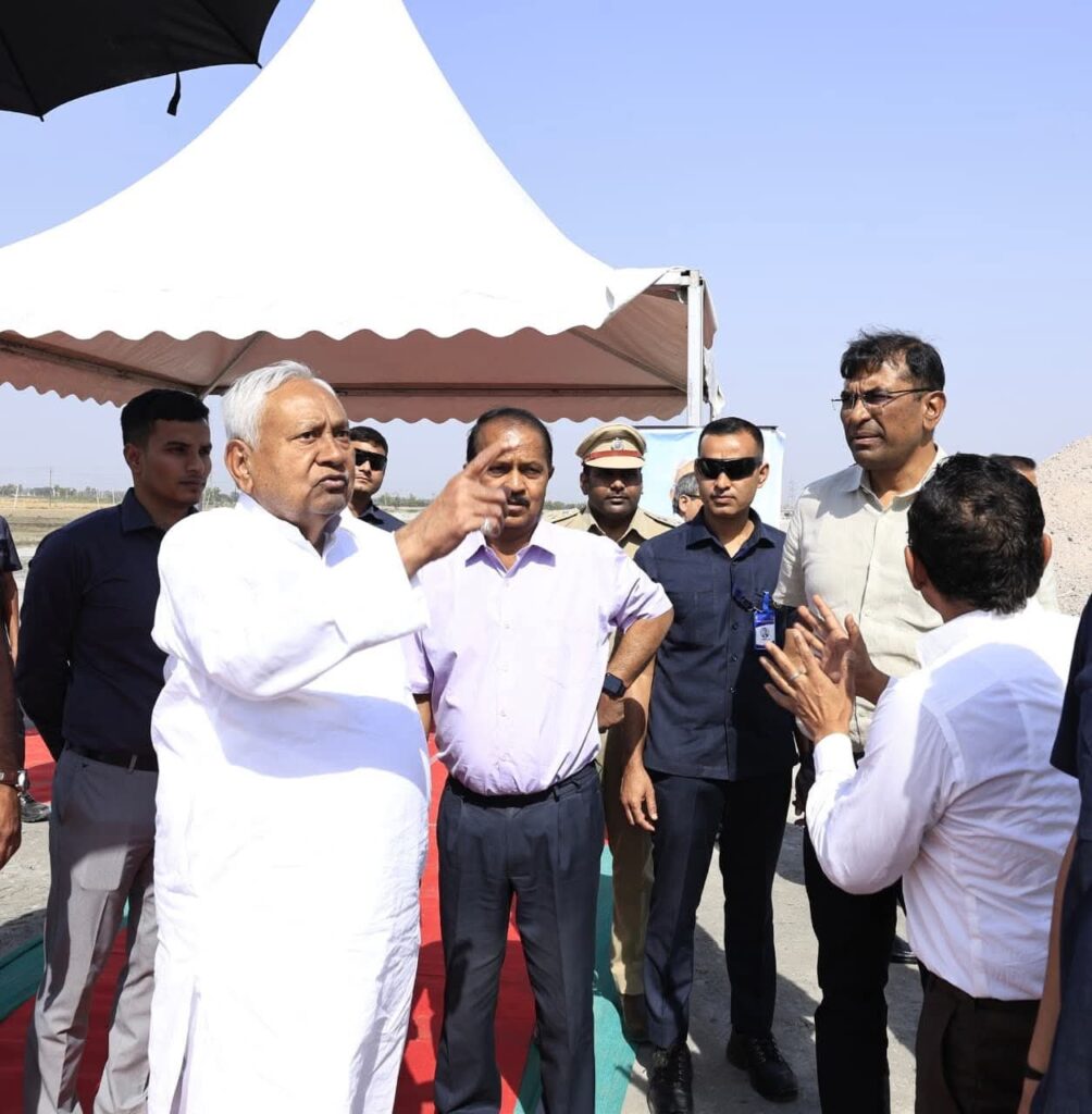 आखिरी कैबिनेट बैठक में अपने मंत्रियों को अलविदा कहने आए थे सीएम नीतीश,थोड़ी देर बाद अब देंगे इस्तीफा 1 1000042035