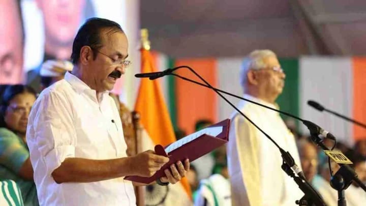 सीएम बनते हीं नायक की भूमिका में दिखे सतीशन,केरल में महिलाएं अब करेंगी मुफ्त बस यात्रा 1 1000049858 1