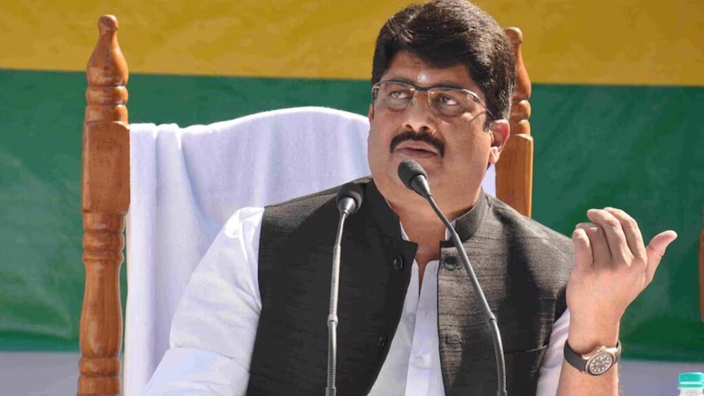 मुसलमानों को लेकर राजा भैया ने दिया विवादित बयान,बोले-वो अब कायर थे जिन्होंने धर्म परिवर्तन करवा लिया 1 1000049950
