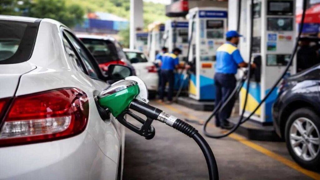 पेट्रोल-डीजल के बाद आम लोगों के लिए बड़ा झटका,CNG की कीमतों में हुई बढ़ोतरी 1 1000050610
