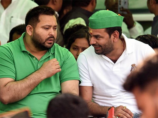 तेजप्रताप को MLC बना सकती है राजद!लालू यादव का बड़े बेटे के लिए उमड़ सकता है प्यार 1 1000051547