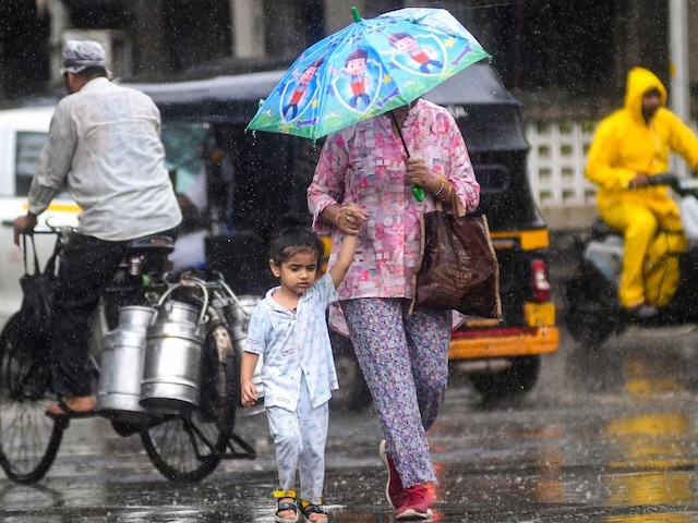बिहार-यूपी समेत पश्चिम बंगाल में गरज-चमक के साथ होगी तेज बारिश,जान लीजिए ताजा अपडेट 1 1000052535