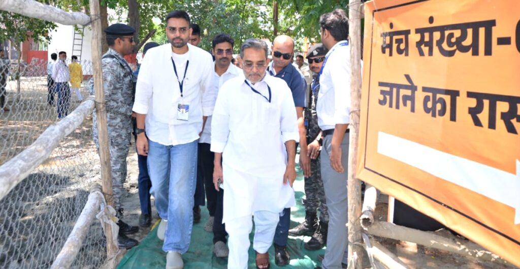 बुरे फंस गए मंत्री दीपक प्रकाश,दोबारा मंत्री बनाए जाने को लेकर सुप्रीम कोर्ट में फाइल की गई PIL 1 1000053627
