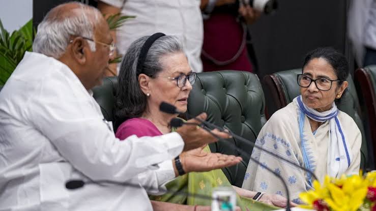 अपने मिशन में कामयाब हुई बीजेपी,कांग्रेस में TMC का जल्द होगा विलय! 1 1000054160