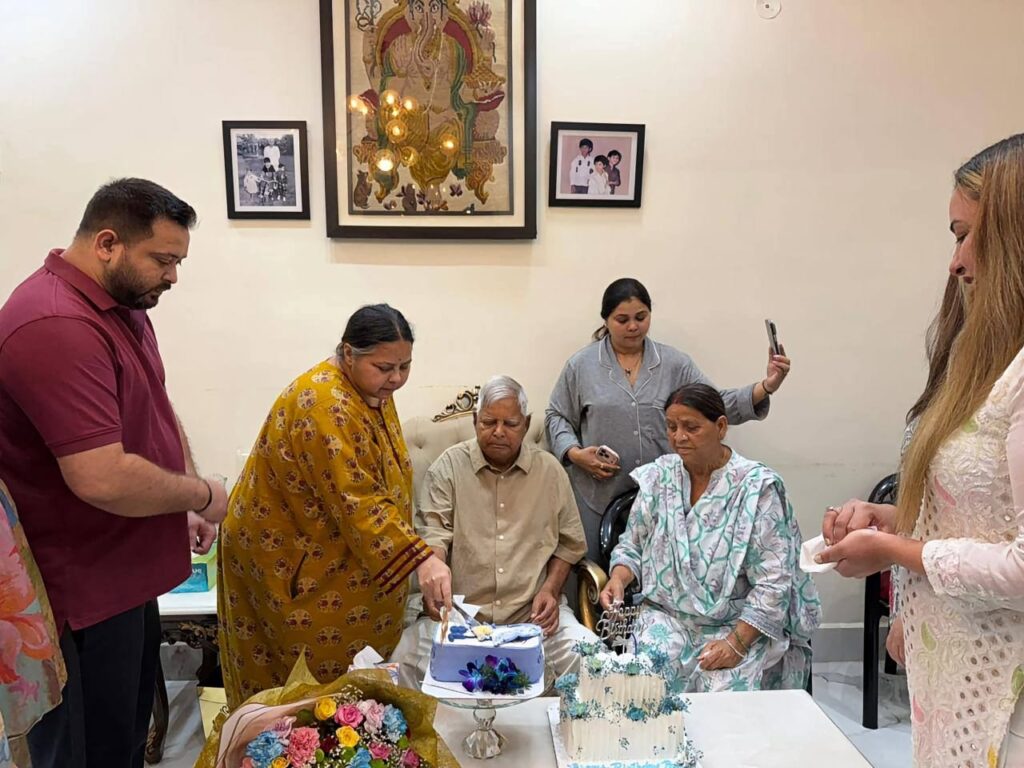 लालू यादव आज मना रहे है अपना 79वां जन्मदिन,तेजप्रताप और रोहिणी ने लिखी भावुक पोस्ट 1 1000054176
