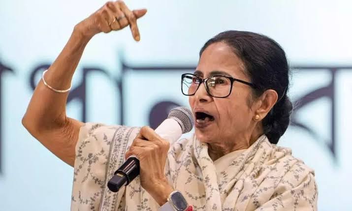 ममता के हाथ से सत्ता जाते हीं इन सितारों ने भी कर लिया किनारा,तिनका-तिनका बिखर रही है TMC 1 1000054184