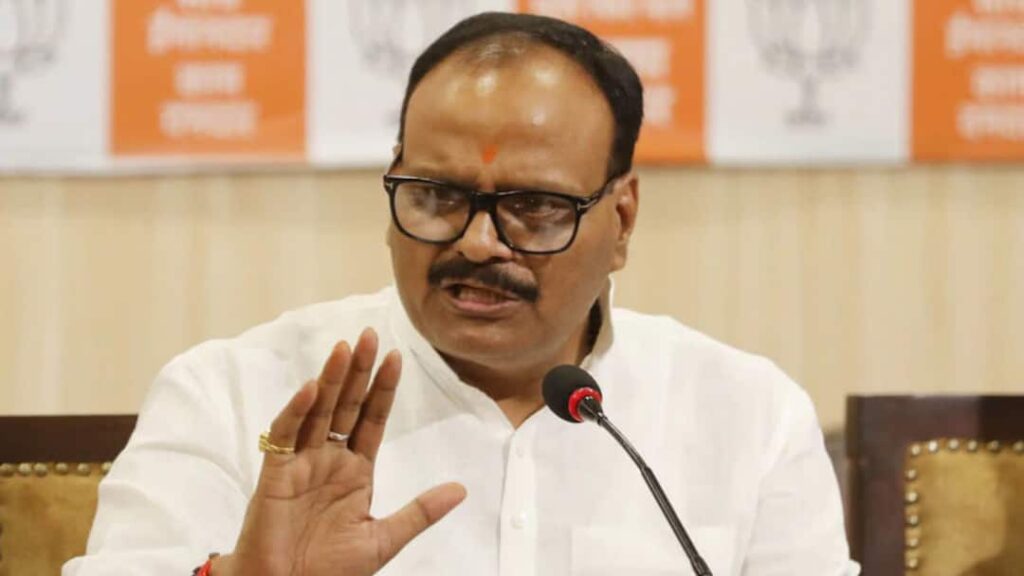 बाबरी मस्जिद के चंदे का भी हिसाब देना होगा,अखिलेश पर हमलावर हुए डिप्टी सीएम पाठक 1 1000055323