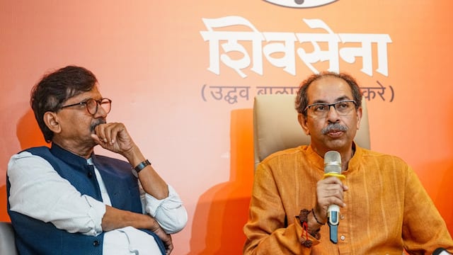 उद्धव ठाकरे की बढ़ी परेशानी,जल्द ही कई सांसद छोड़ेंगे उनका साथ 1 1000055565