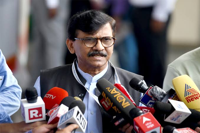 सांसदों को पाला बदलने के लिए दिए जा रहे है 15-15 करोड़ रुपए,उद्धव ठाकरे की बढ़ी मुसीबत 1 1000055845