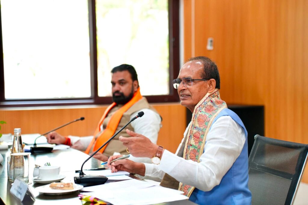 स्वदेशी के जरिए मजबूत होगी देश की अर्थव्यवस्था,महिलाओं को बनाया गया सशक्त-पटना में बोले शिवराज सिंह चौहान 1 1000055989