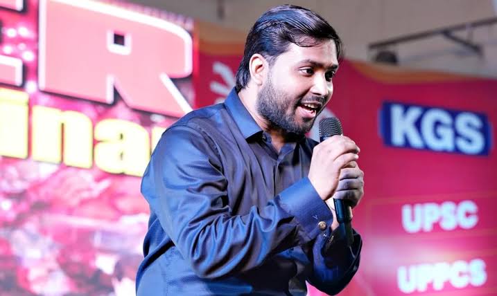बॉडीगार्डों पर हीं लग गया सारा आरोप,मुश्किलों से बच निकले खान सर! 1 1000056577