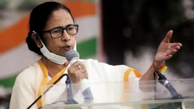 बागी नेताओं पर ममता बनर्जी ने लिया एक्शन,TMC में वर्चस्व की जंग हुई तेज 1 1000057647