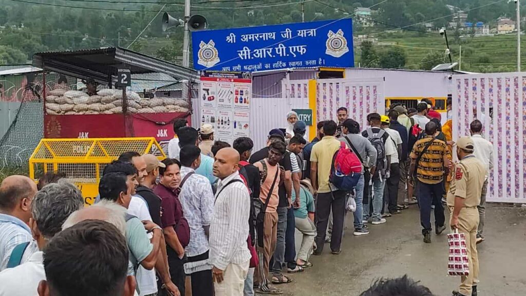 आज से शुरू हुई अमरनाथ यात्रा,श्रद्धालुओं का पहला जत्था हुआ रवाना 1 1000776951