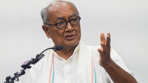 पूर्व CM दिग्विजय सिंह ने किया बड़ा खुलासा,महाकाल के मंदिर में भी हो रही है चंदा चोरी 1 1000778012