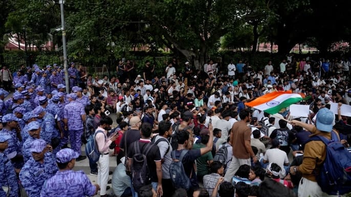 छात्रों के समर्थन में किसान संगठनों ने दिल्ली कूच करने का किया ऐलान,CJP के मार्च के दौरान लाठी चार्च 1 1000791983