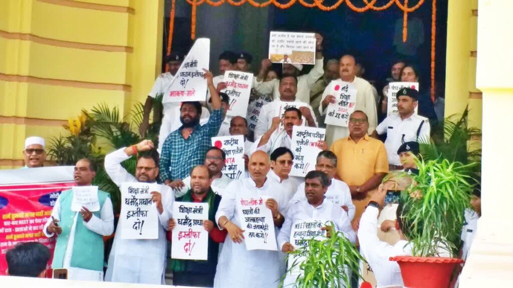 उर्दू भाषा के अस्तित्व को समाप्त करना चाहती है सम्राट सरकार,ओवैसी के विधायक ने लगा दिया आरोप 1 1000792339