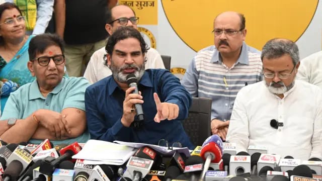 RJD से बाहर निकाले जाएंगे खेसारी लाल यादव?प्रशांत किशोर का समर्थन करना पड़ेगा भारी 1 1000792345