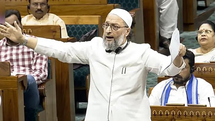  वंदे मातरम् बिल पास होते हीं अब गरमा गए ओवैसी,देशभक्ति को लेकर RSS को दिखाया आईना