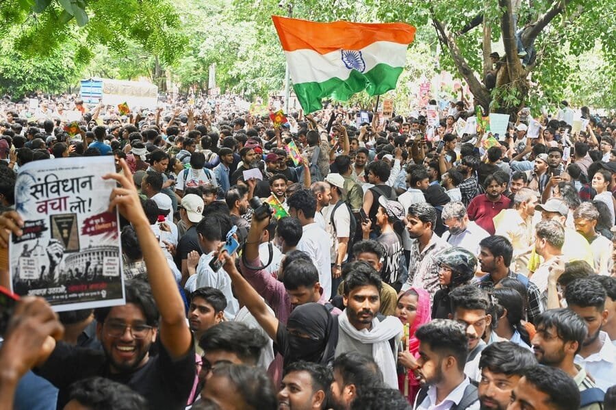'जेन जी' को राजनीति में कब मिलेगा मौका?प्रतिनिधित्व के नाम पर रैलियों में किया जाता है यूज़ 1 1000805940