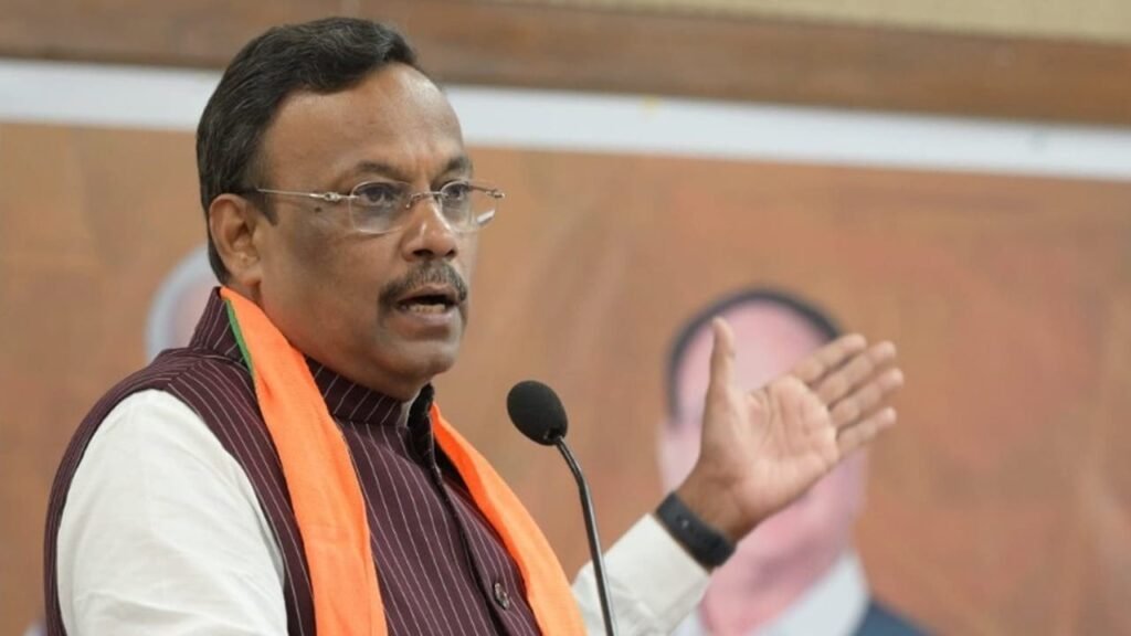 चुनाव से पहले गुटबाजी पर लगाम लगाएगी भाजपा,विनोद तावड़े संभालेंगे यूपी का कमान 1 1000820362
