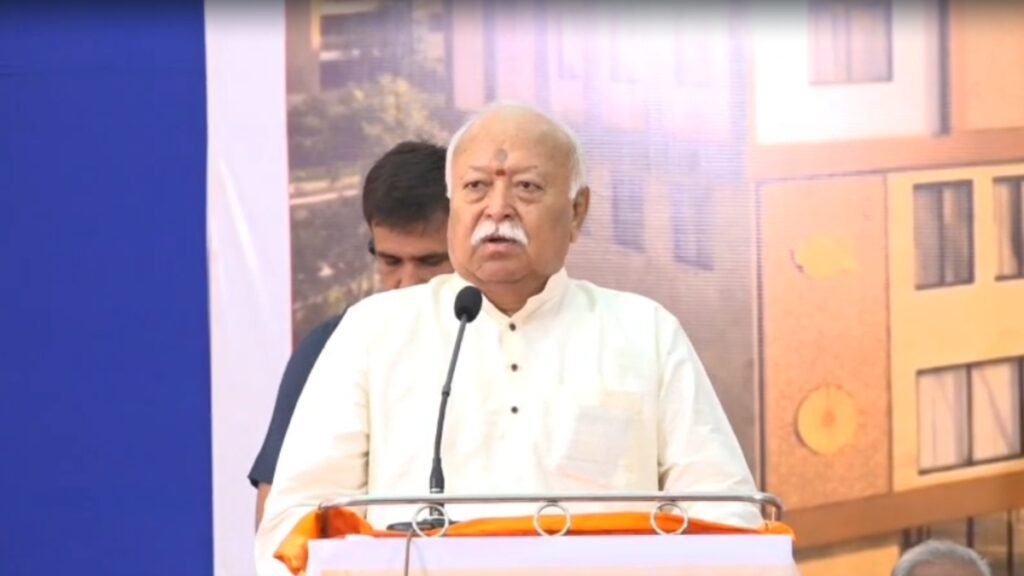 लंदन में खूब गरजे मोहन भागवत,RSS का मकसद है प्यार फैलाना न कि नफरत 1 1000840573