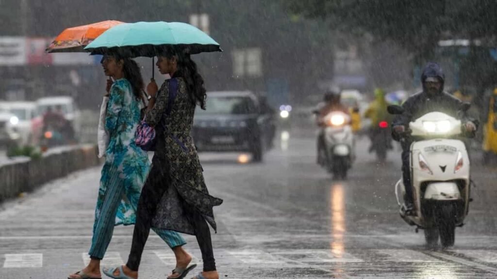 बिहार और उत्तर प्रदेश में बाढ़ का विकराल रूप,लगातार बरसेंगे बदरा 1 1000840652