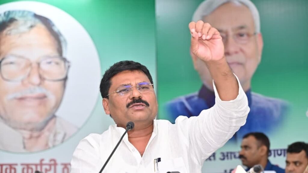 जमुई वायरल वीडियो पर मचा सियासी घमासान,कुशवाहा के बयान पर भड़का विपक्ष 1 1000857136