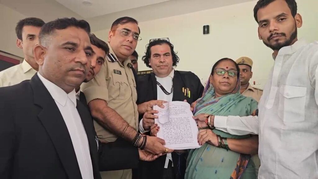भरत तिवारी मामले में कार्रवाई से खुश नहीं है मां,आत्मसमर्पण के दावे को लेकर शुरू हुई नई विवाद 1 1000865482