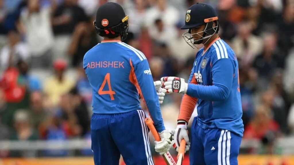 अभिषेक और वैभव ने पावरप्ले में बनाया वर्ल्ड रिकॉर्ड,अपने बैटिंग से सबको कर दिया हैरान 1 1000889802