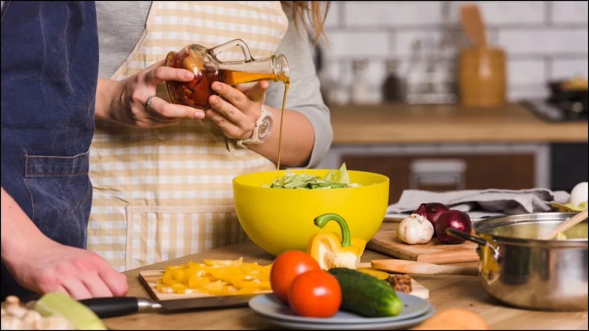 खाने में कौन सा तेल है सबसे बेस्ट,सेहत के लिए क्या चुनें? 1 IMG 20261023 WA0003